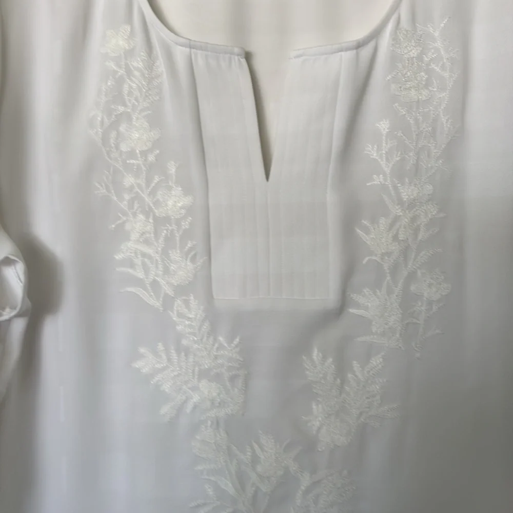 Liz Claiborne White Short Sleeve Embellished Blouse - Picture 3 of 4